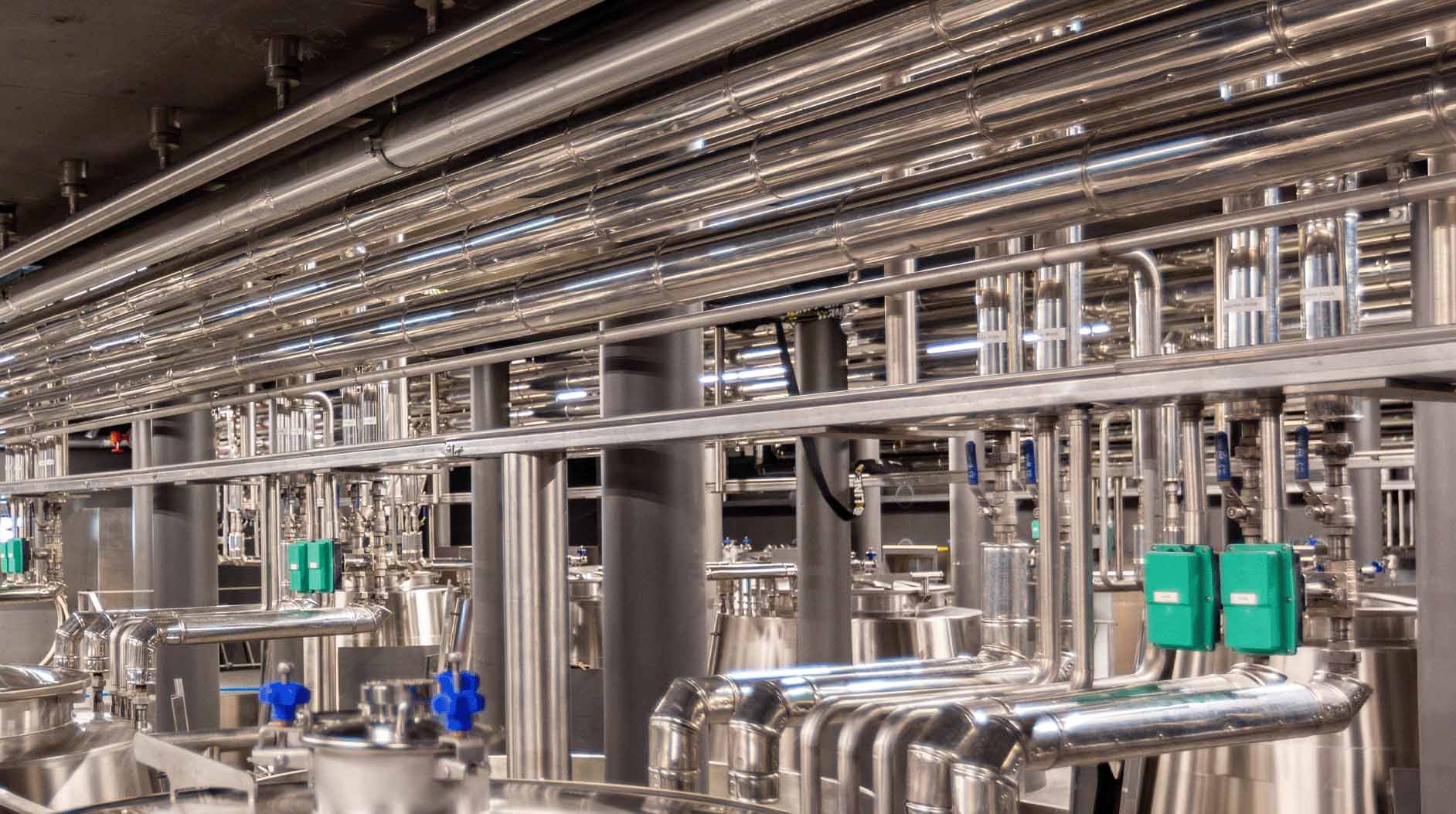 Choosing between spool assemblies and sanitary tubing in brewing setups..jpg